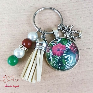 Trópusi virágos kulcstartó bézs bojttal � nyári ajándék nőknek - Meska.hu