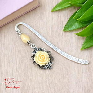 Krém rózsás könyvjelző - Anyák napi apró figyelmesség #35, Könyv & Zene, Könyvjelző, Ékszerkészítés, Gyöngyfűzés, gyöngyhímzés, MESKA