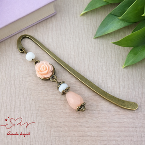 Bézs rózsás könyvjelző - Anyák napi apró figyelmesség #47, Könyv & Zene, Könyvjelző, Ékszerkészítés, Gyöngyfűzés, gyöngyhímzés, MESKA