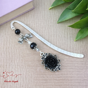 Fekete rózsás könyvjelző - Anyák napi apró figyelmesség #83, Könyv & Zene, Könyvjelző, Ékszerkészítés, Gyöngyfűzés, gyöngyhímzés, MESKA