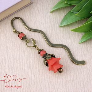 Piros virágos könyvjelző, Könyv & Zene, Könyvjelző, Ékszerkészítés, Gyöngyfűzés, gyöngyhímzés, MESKA