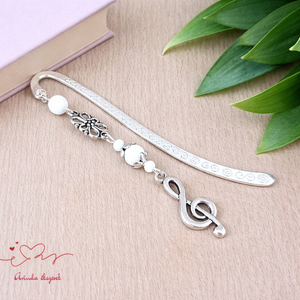 Violinkulcs könyvjelző � fehér gyöngyökkel, évzáró ajándék pedagógusnak, Könyv & Zene, Könyvjelző, Ékszerkészítés, Gyöngyfűzés, gyöngyhímzés, MESKA