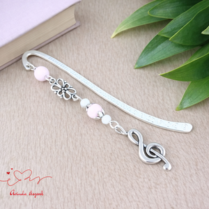 Violinkulcs könyvjelző � rózsaszín gyöngyökkel, évzáró ajándék pedagógusnak, Könyv & Zene, Könyvjelző, Ékszerkészítés, Gyöngyfűzés, gyöngyhímzés, MESKA