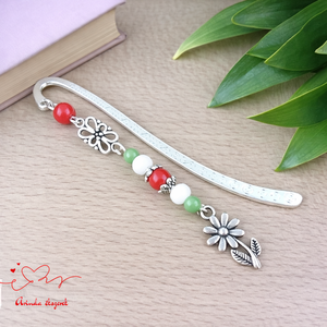 Virágos könyvjelző nőnapra � piros gyöngyökkel, kézzel készült ajándék, Könyv & Zene, Könyvjelző, Ékszerkészítés, Gyöngyfűzés, gyöngyhímzés, MESKA