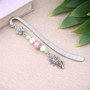 Virágos könyvjelző nőnapra � rózsaszín gyöngyökkel, kézzel készült ajándék, Könyv & Zene, Könyvjelző, Ékszerkészítés, Gyöngyfűzés, gyöngyhímzés, MESKA