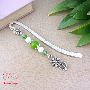 Virágos könyvjelző nőnapra � zöld gyöngyökkel, kézzel készült ajándék, Könyv & Zene, Könyvjelző, Ékszerkészítés, Gyöngyfűzés, gyöngyhímzés, MESKA