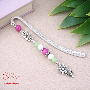 Virágos könyvjelző nőnapra � pink gyöngyökkel, kézzel készült ajándék, Könyv & Zene, Könyvjelző, Ékszerkészítés, Gyöngyfűzés, gyöngyhímzés, MESKA