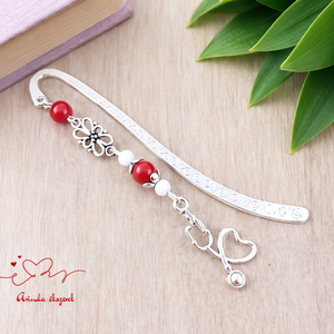 Sztetoszkóp charm könyvjelző � piros gyöngyökkel, egészségügyi dolgozóknak, Könyv & Zene, Könyvjelző, Ékszerkészítés, Gyöngyfűzés, gyöngyhímzés, MESKA