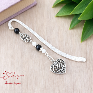 Szív charm könyvjelző pedagógusnapra � fekete gyöngyökkel, Könyv & Zene, Könyvjelző, Ékszerkészítés, Gyöngyfűzés, gyöngyhímzés, MESKA