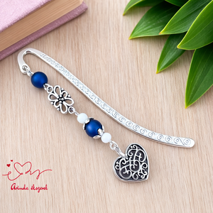 Szív charm könyvjelző pedagógusnapra � sötétkék gyöngyökkel, Könyv & Zene, Könyvjelző, Ékszerkészítés, Gyöngyfűzés, gyöngyhímzés, MESKA