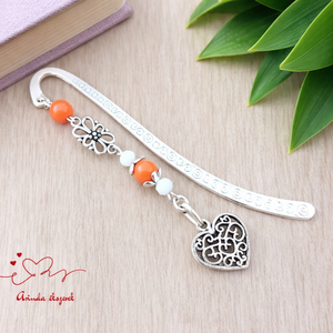 Szív charm könyvjelző pedagógusnapra � narancs gyöngyökkel, Könyv & Zene, Könyvjelző, Ékszerkészítés, Gyöngyfűzés, gyöngyhímzés, MESKA