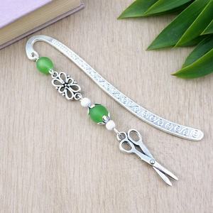 Zöld ollós könyvjelző � kreatív ajándék kézimunkázóknak és alkotóknak, Könyv & Zene, Könyvjelző, Ékszerkészítés, Gyöngyfűzés, gyöngyhímzés, MESKA