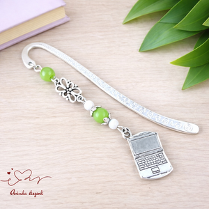 Zöld laptop könyvjelző � kézzel készült ajándék tanárnak, pedagógusnak, Könyv & Zene, Könyvjelző, Ékszerkészítés, Gyöngyfűzés, gyöngyhímzés, MESKA