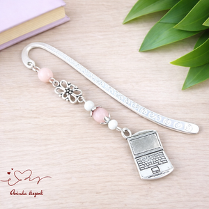 Rózsaszín laptop könyvjelző � kézzel készült ajándék tanárnak, pedagógusnak, Könyv & Zene, Könyvjelző, Ékszerkészítés, Gyöngyfűzés, gyöngyhímzés, MESKA