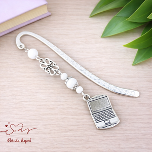 Fehér laptop könyvjelző � kézzel készült ajándék tanárnak, pedagógusnak, Könyv & Zene, Könyvjelző, Ékszerkészítés, Gyöngyfűzés, gyöngyhímzés, MESKA