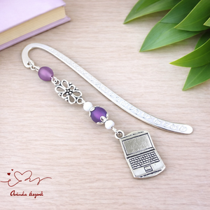 Lila laptop könyvjelző � kézzel készült ajándék tanárnak, pedagógusnak, Könyv & Zene, Könyvjelző, Ékszerkészítés, Gyöngyfűzés, gyöngyhímzés, MESKA