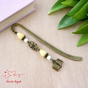 Sárga könyv charmos könyvjelző � pedagógusnapi és évzáró ajándék, Könyv & Zene, Könyvjelző, Ékszerkészítés, Gyöngyfűzés, gyöngyhímzés, MESKA