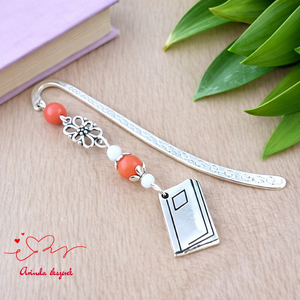 Narancssárga könyv charmos könyvjelző � pedagógusnapi és évzáró ajándék, Könyv & Zene, Könyvjelző, Ékszerkészítés, Gyöngyfűzés, gyöngyhímzés, MESKA