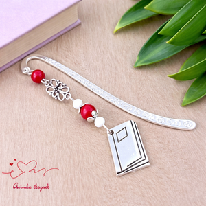 Piros könyv charmos könyvjelző � pedagógusnapi és évzáró ajándék, Könyv & Zene, Könyvjelző, Ékszerkészítés, Gyöngyfűzés, gyöngyhímzés, MESKA