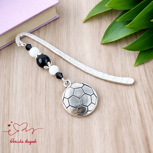 Focilabdás könyvjelző tesitanárnak � köszönetajándék pedagógusnapra és évzáróra - Meska.hu