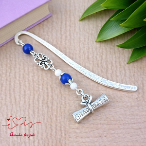 Diplomás könyvjelző sötétkék gyöngyökkel � ballagási és avatási ajándék diplomázóknak, Könyv & Zene, Könyvjelző, Ékszerkészítés, Gyöngyfűzés, gyöngyhímzés, MESKA