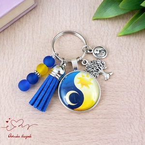 Nap és Hold yin-yang üveglencsés kulcstartó sötétkék bojttal � harmónia ajándék - Meska.hu