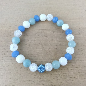 Tenger ihlette kék-fehér ásvány és gyöngy karkötő csillogó középdísszel - ékszer - karkötő - ásványkarkötő - Meska.hu