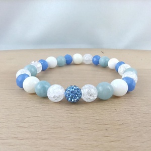 Tenger ihlette kék-fehér ásvány és gyöngy karkötő csillogó középdísszel - ékszer - karkötő - ásványkarkötő - Meska.hu
