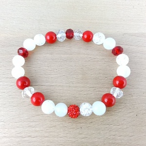 Piros-fehér ásvány karkötő fehér acháttal, jádéval és hegyikristállyal � 16,5 cm - ékszer - karkötő - ásványkarkötő - Meska.hu