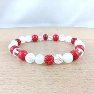 Piros-fehér ásvány karkötő fehér acháttal, jádéval és hegyikristállyal � 16,5 cm - ékszer - karkötő - ásványkarkötő - Meska.hu