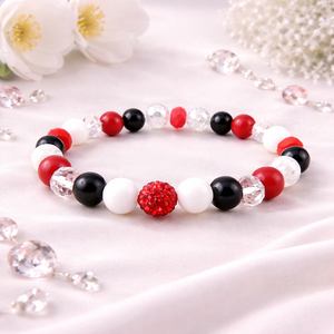 Piros-fekete elegáns gyöngy karkötő � kristályos, minimalista női ékszer 17 cm - Meska.hu