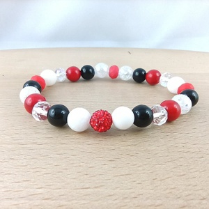 Piros-fekete elegáns gyöngy karkötő � kristályos, minimalista női ékszer 17 cm - ékszer - karkötő - ásványkarkötő - Meska.hu