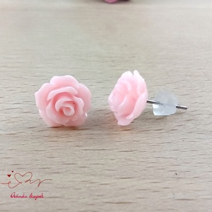 Rózsaszín rózsás bedugós fülbevaló � 10 mm, nemesacél alapú elegáns virág ékszer - ékszer - fülbevaló - pötty fülbevaló - Meska.hu