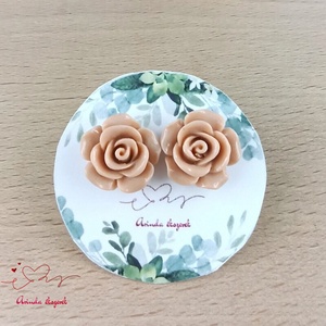 14 mm beige rózsa bedugós fülbevaló � nemesacél alapú romantikus virág ékszer, ajándék nőknek - ékszer - fülbevaló - pötty fülbevaló - Meska.hu