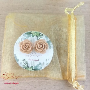 14 mm beige rózsa bedugós fülbevaló � nemesacél alapú romantikus virág ékszer, ajándék nőknek - ékszer - fülbevaló - pötty fülbevaló - Meska.hu