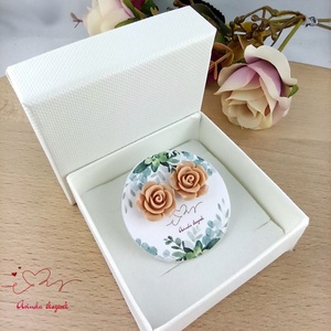 14 mm beige rózsa bedugós fülbevaló � nemesacél alapú romantikus virág ékszer, ajándék nőknek - ékszer - fülbevaló - pötty fülbevaló - Meska.hu