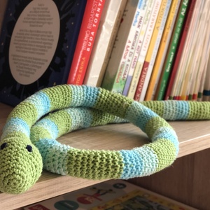 Horgolt 1 méteres csíkos kígyó - játék & sport - plüssállat & játékfigura - más figura - Meska.hu