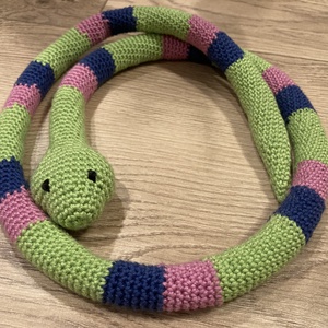 Horgolt 1 méteres csíkos kígyó - játék & sport - plüssállat & játékfigura - más figura - Meska.hu