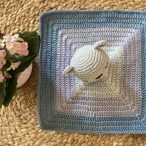 Horgolt macis alvóka, szundikendő - játék & sport - Meska.hu