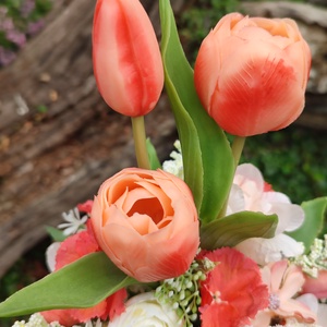 Tavaszi asztaldísz, tulipánok narancs- fehér - otthon & lakás - dekoráció - asztal és polc dekoráció - asztaldísz - Meska.hu