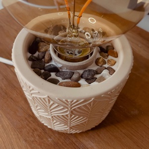 Jesmonite asztali lámpa - foszforeszkáló alappal - otthon & életmód - lámpa - asztali lámpa - Meska.hu