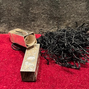 Art Deco finom ezüst rúzstartó bojttal  gravírozott virágdíszítéssel, 19201930-as évek - szépségápolás - arcápolás - smink kellék - Meska.hu