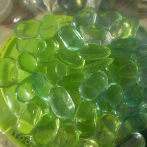 ÜVEGCSEPP átlászó, zöldes ovális kb.  fél kg olcsón - kellékek & szerszámok - dekorációs kellékek - mozaik - Meska.hu