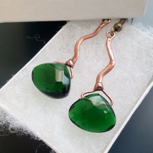 Smaragdzöld gyöngy fülbevaló - ékszer - fülbevaló - lógó fülbevaló - Meska.hu