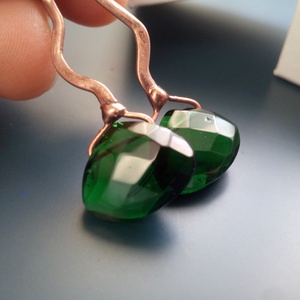 Smaragdzöld gyöngy fülbevaló - ékszer - fülbevaló - lógó fülbevaló - Meska.hu