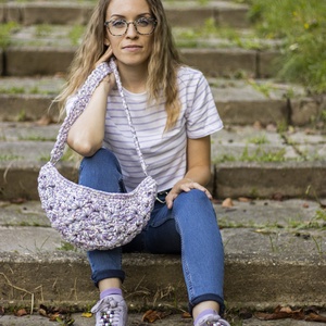 Lila cirmos horgolt válltáska, Táska & Tok, Kézitáska & válltáska, Vállon átvethető táska, Horgolás, Varrás, MESKA