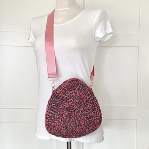 Háromszög alakú, horgolt, színes táska, Táska & Tok, Kézitáska & válltáska, Válltáska, Horgolás, MESKA