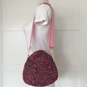 Háromszög alakú, horgolt, színes táska - táska & tok - kézitáska & válltáska - válltáska - Meska.hu