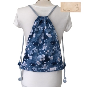 Cseresznyefavirág mintás, VÍZÁLLÓ gymbag hátizsák farmerkék színben - Meska.hu