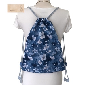 Cseresznyefavirág mintás, VÍZÁLLÓ gymbag hátizsák farmerkék színben - táska & tok - hátizsák - hátizsák - Meska.hu